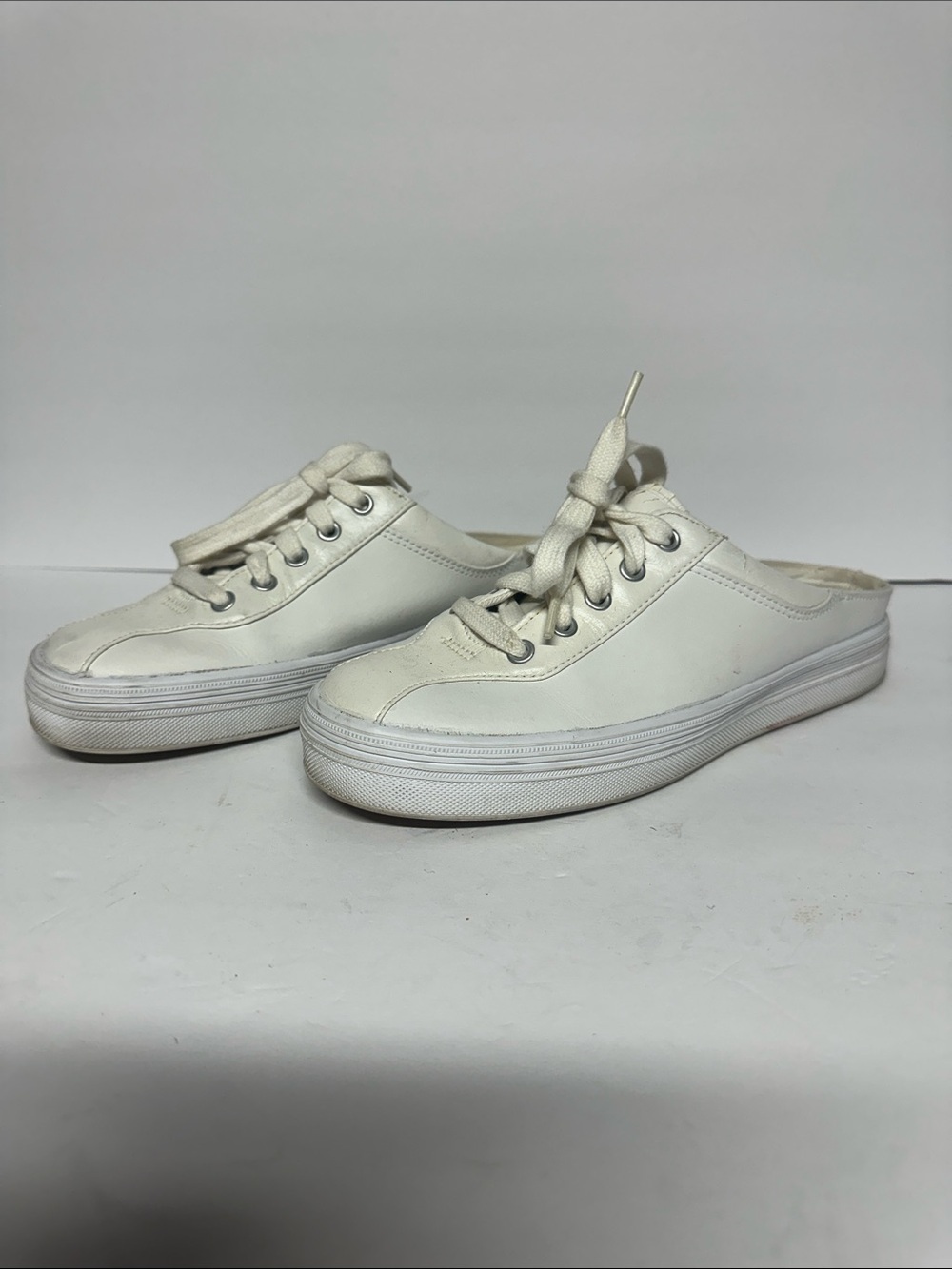 Keds white slip on tennis shoes women’s size 7.5